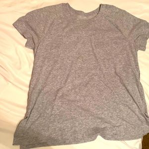 A under armor ladies shirt,size medium,color gray,no flaws